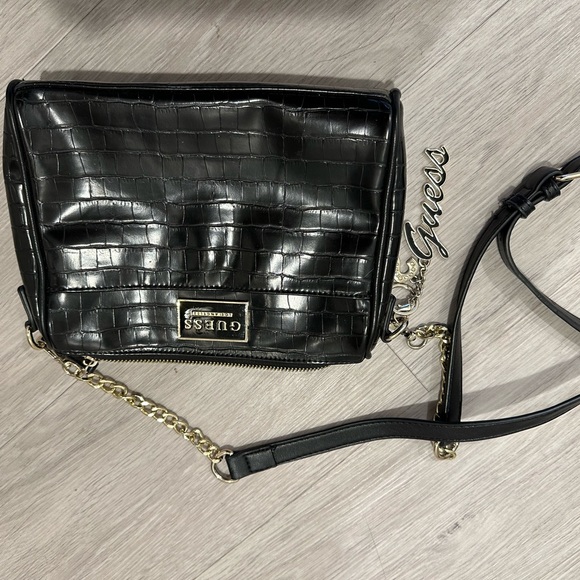 Guess purse - Picture 3 of 3